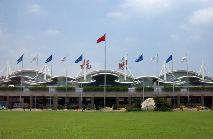 杭州机场进出港旅客均需提供48小时内核酸阴性报告