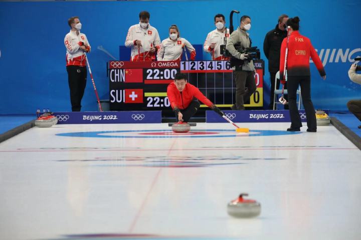 北京冬奥会首个开赛的竞赛项目冰壶拉开战幕