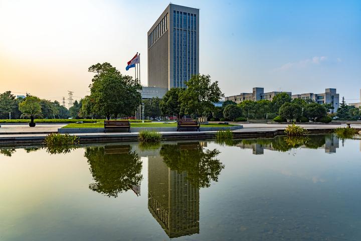 #相约在高校#浙江水利水电学院:风雨同舟 守望相助 等待成为"水分子"