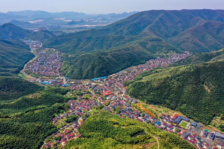 走向我们的小康生活美好家园湖州新川村景区村是如何炼成的