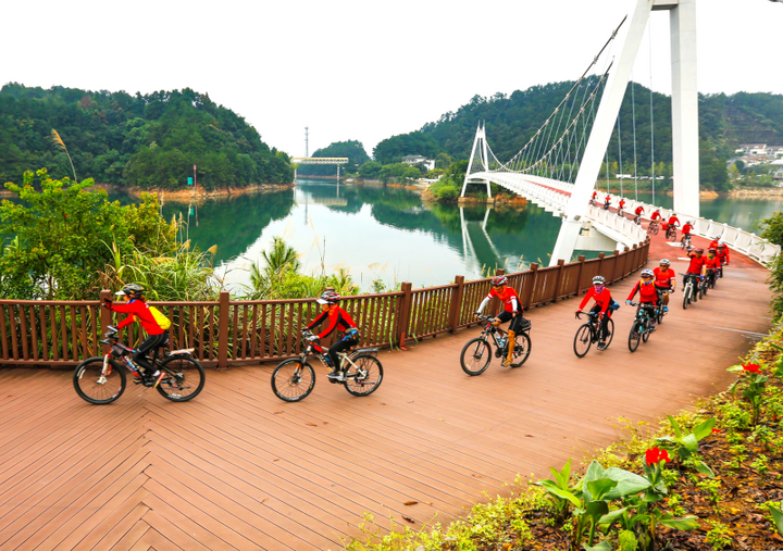 最美风景在路上 假日千岛湖绿道骑行人气旺_天目新闻官网