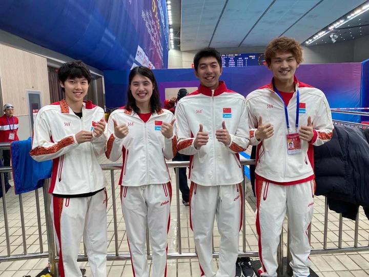 徐嘉余,闫子贝,张雨霏,杨浚瑄联手打破男女4x100米混合泳接力世界记录