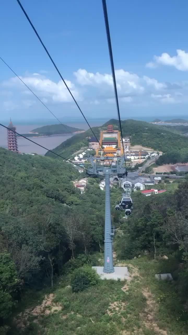 普陀山的佛頂山索道對面是寶陀講寺美好隨手拍