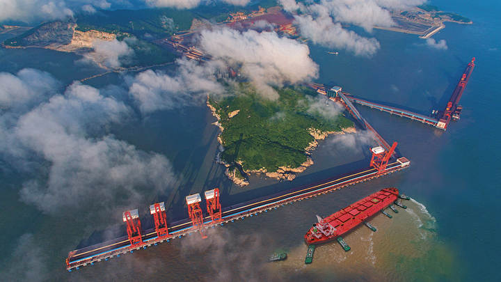 启航新征程·重温足迹# 十七年的征程浩渺无际 宁波舟山港为浙江海洋