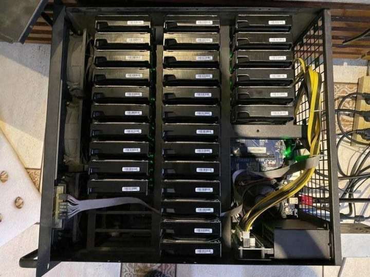 网友搭建的矿机 图源网络.jpg