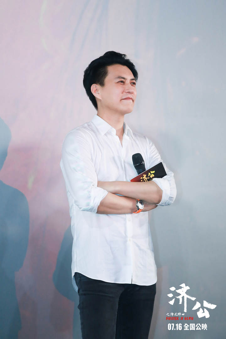 靳东.jpeg