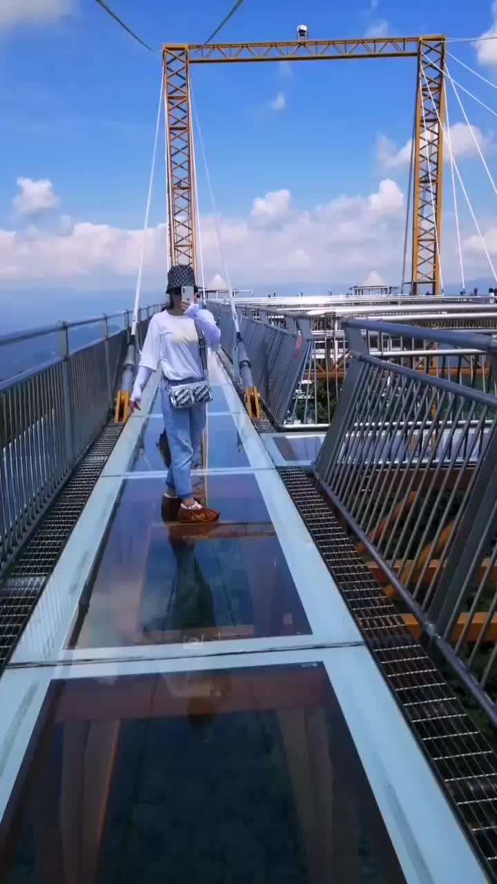 沪马探险玻璃栈道2