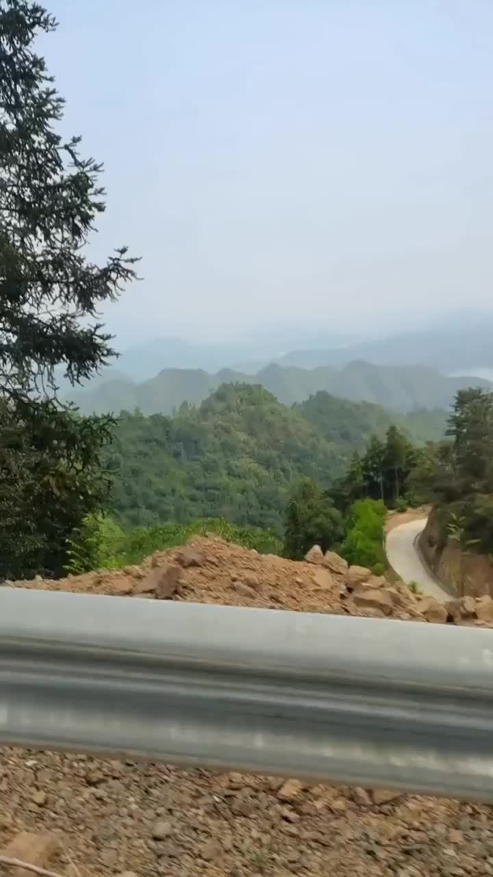 刚开好的上坝公路