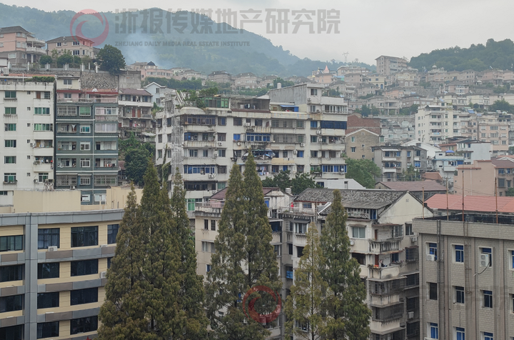 图：青田老城依山而建的住宅.png