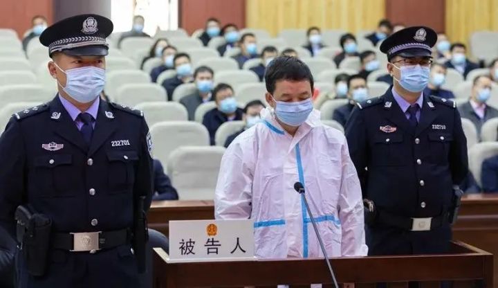 零距离接受警示教育呼玛县委原书记吴福林涉嫌受贿贪污滥用职权案开庭