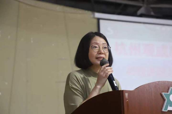 李洁校长 图片来源:杭州市观城武林中学绍兴市上虞区盖北镇中学校长王