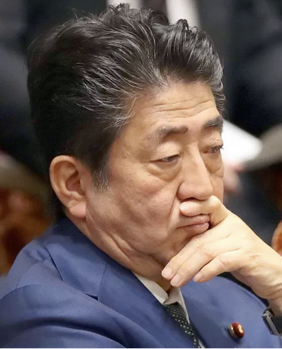 安倍在訪談中借外祖父岸信介之口敲打岸田企圖讓日本政府繼續右傾