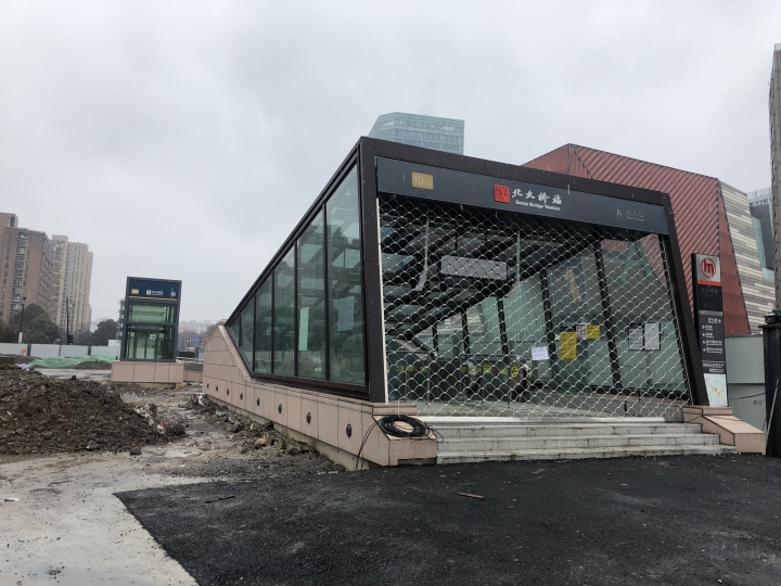北大桥站口.jpg