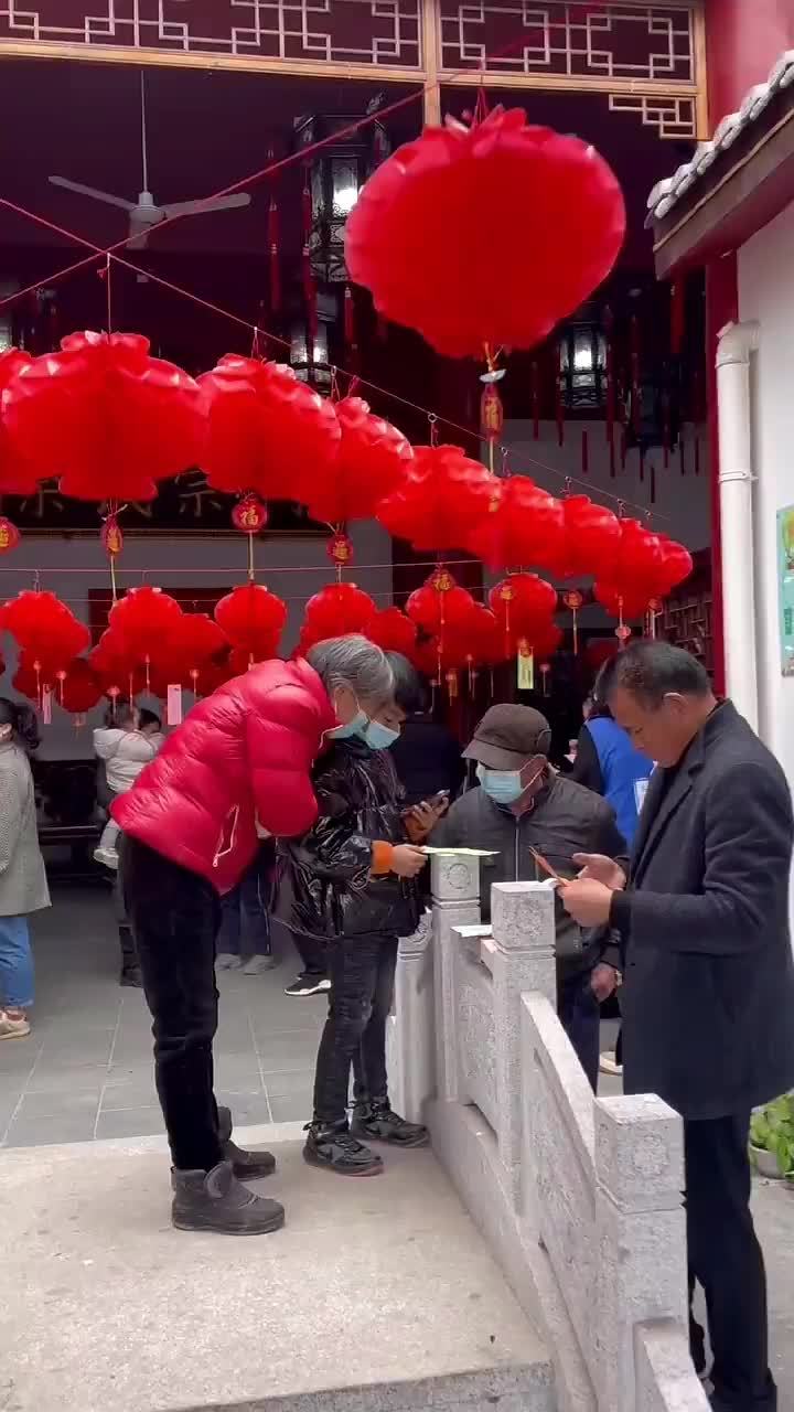 2月l5日义乌市佛堂镇东山村文化礼堂开展元宵节猜灯谜民俗活动