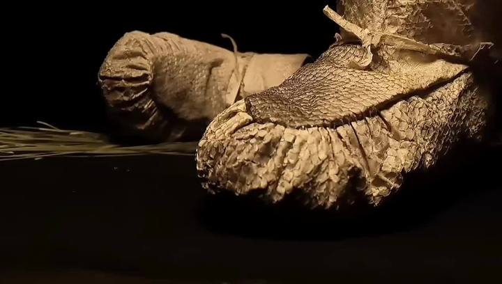 中华民族我的家赫哲族鱼皮制作技艺鱼皮靰鞡鱼皮鞋