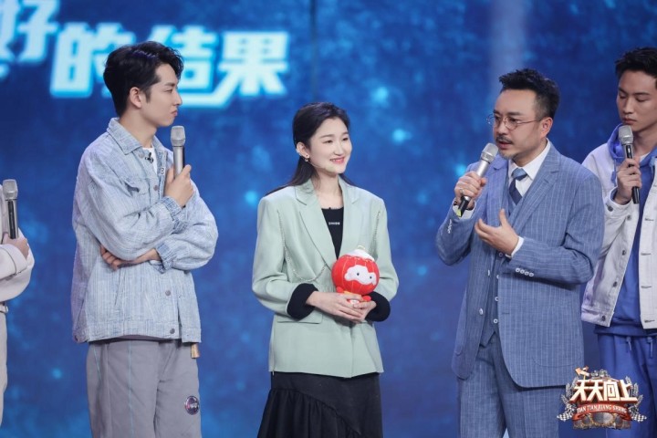 火炬设计师王志鸥,服装总监陈敏正《24 节气倒计时》短片导演龙江波