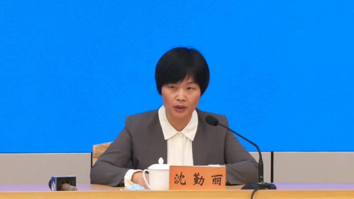 问:疫情防控需要各方合力,能否介绍一下海宁市全社会力量参与抗疫的