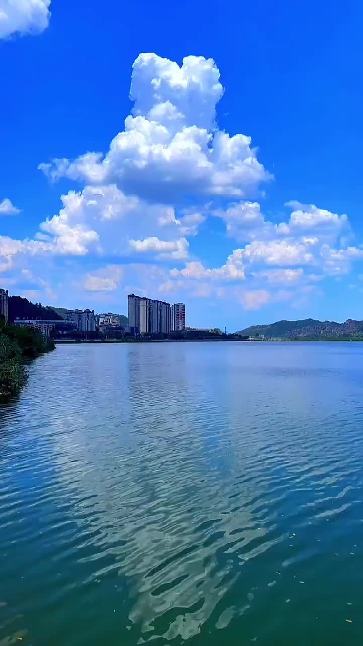 品浙江美景永安溪中午风光蓝天白云碧水倒影