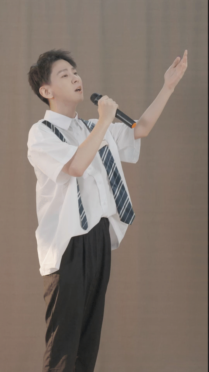 杨宇.gif