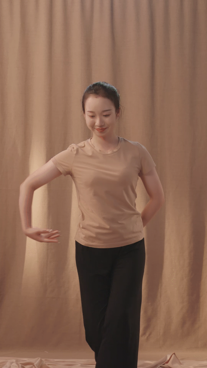 吕余婷.gif