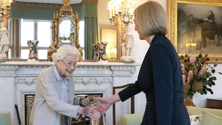 skynews-elizabeth-queen-liz-truss_5889441.jpeg