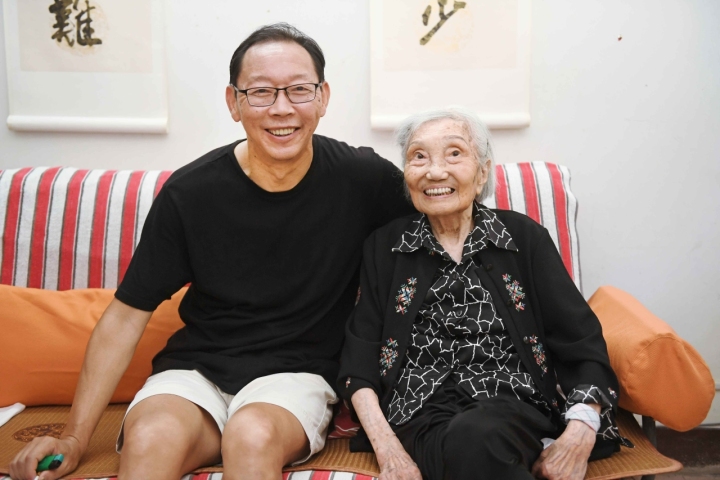 杨苡、余斌合照.jpg