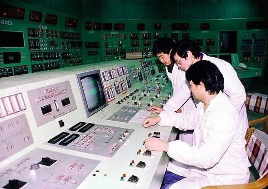 1991年12月15日，秦山核电站首次并网发电操作.jpg