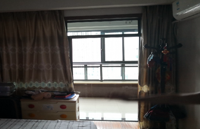 被害人家卧室阳台.png