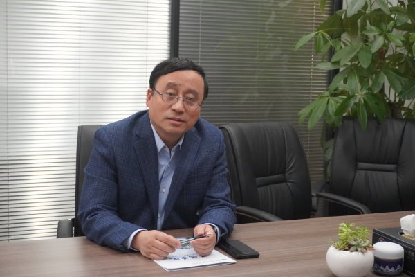 郑明辉.jpg 郑明辉.jpg