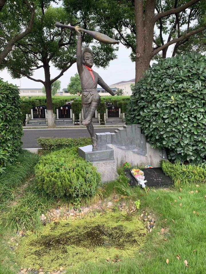 一、洪汛涛先生墓地.jpg