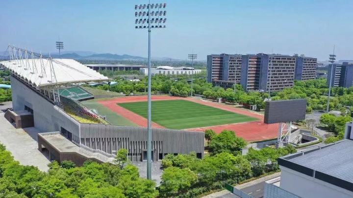 潮评丨大学招聘体育老师要求是奥运冠军,莫用狭隘的眼光看待