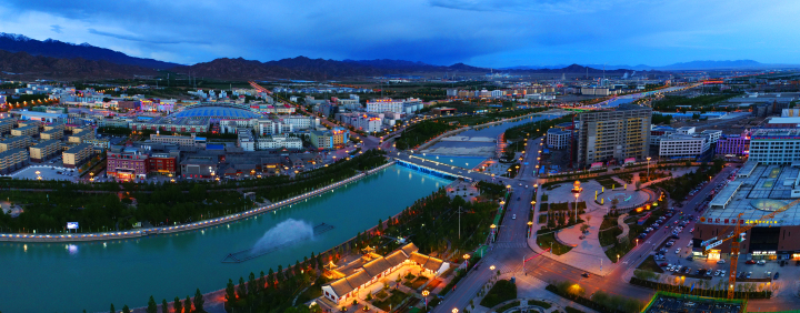 德令哈巴音河夜景（封面）.jpg