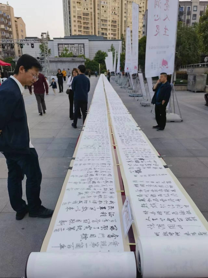 4、长卷布展现场_看图王.jpg