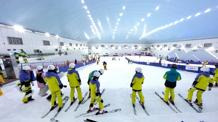 在家门口体验四季滑雪乐趣 杭州迎来首家室内滑雪场
