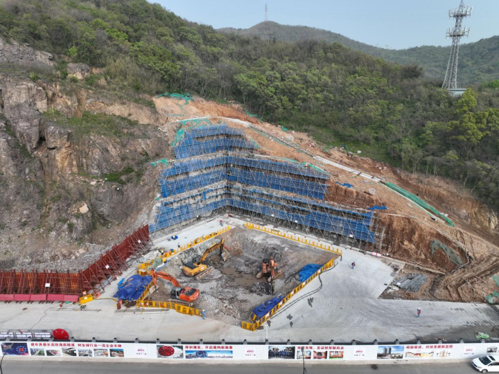 微信图片_20230426192754金塘海底隧道盾构井施工现场.png