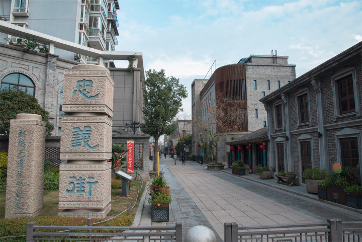 忠义街西门主入口 魏帅 摄.jpg