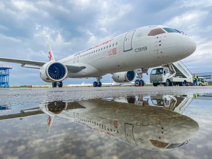 2022年12月9日，中国东方航空作为C919的全球首发用户，正式接收编号为B-919A的全球首架飞机.jpg