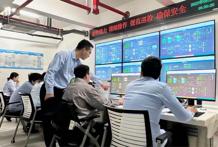 浙能技术研究院综合能源供应系统调试现场。赵申轶摄.jpg
