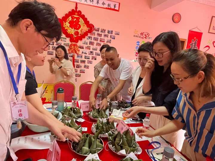 评委选粽子8.jpg