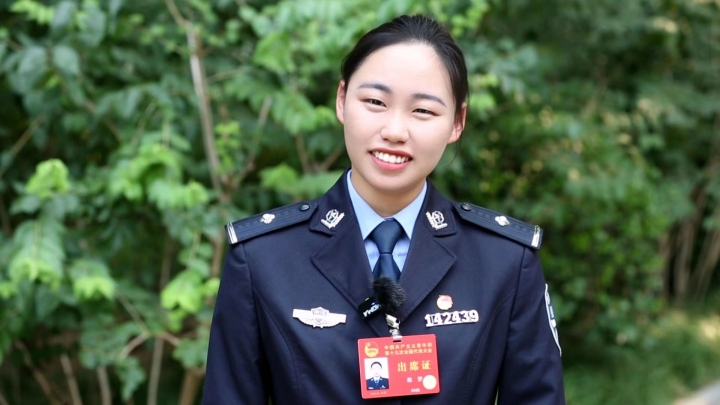团十九大代表赵梦是诸暨市公安局枫桥派出所的一名95后青年民警.jpg