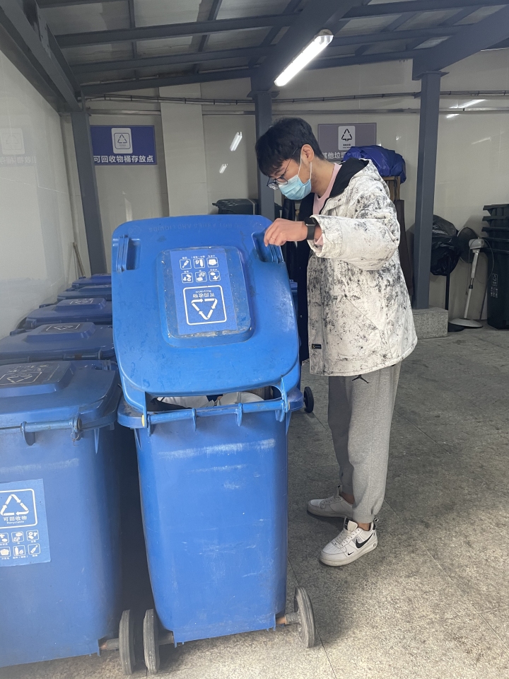 检查辖区单位垃圾分类工作.JPG