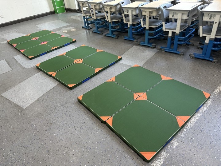 学校为参加暑托的孩子提供了午休垫 (1).jpg