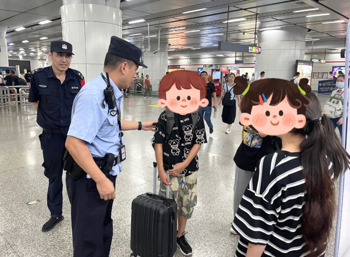 0718地铁走失孩子1.jpg