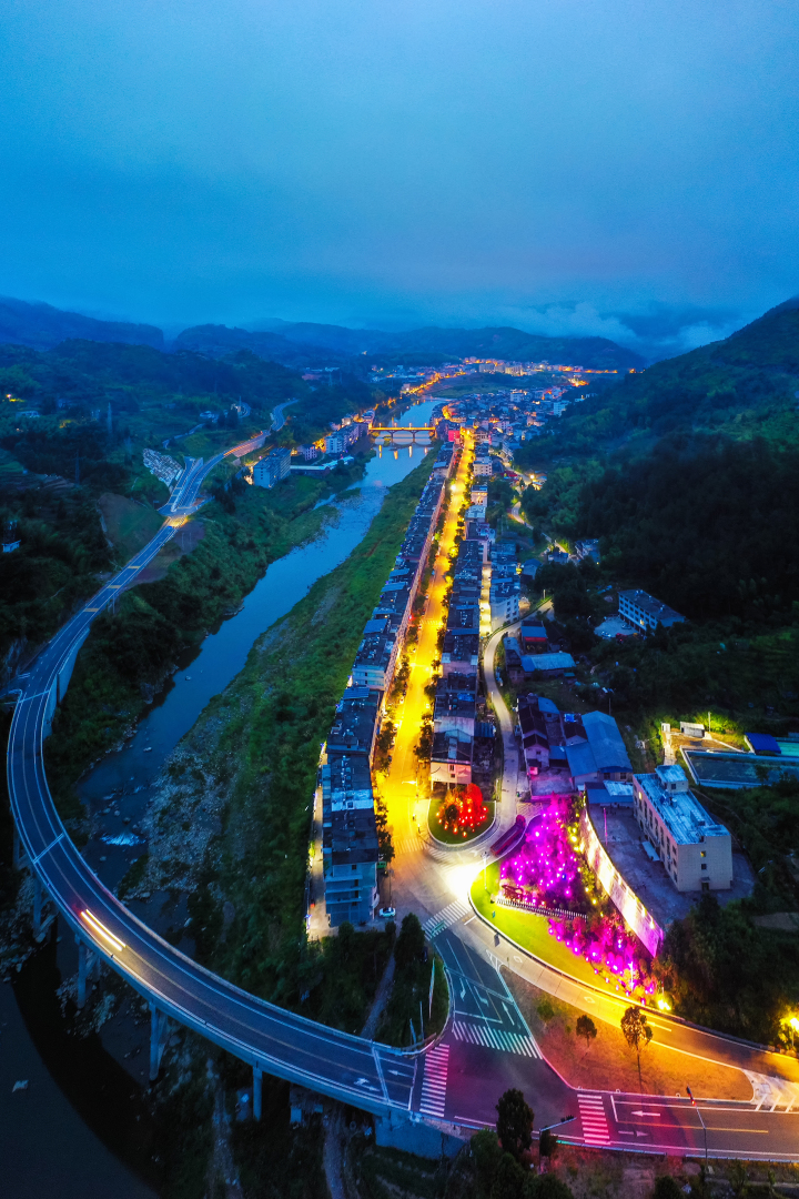 泰顺县文福公路夜景。 泰顺县交通局供图.jpg