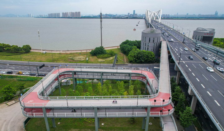不用排队等电梯上桥了!杭州九堡大桥慢行交通系统投用