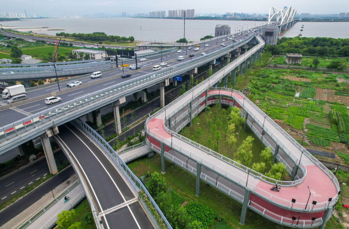 不用排队等电梯上桥了!杭州九堡大桥慢行交通系统投用