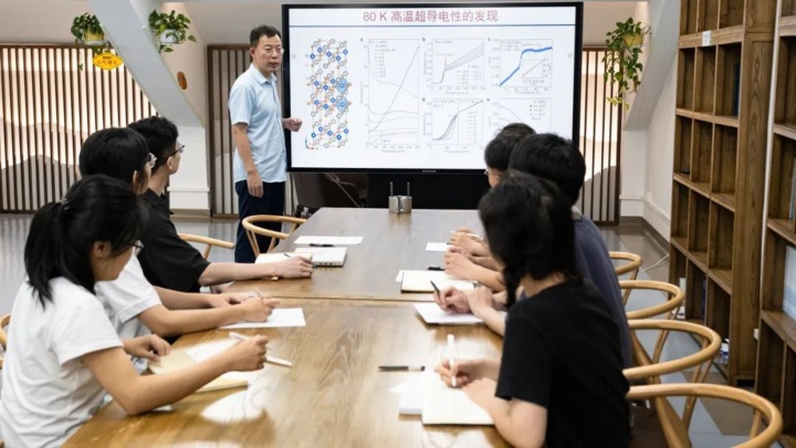 王猛教授团队开组会。中山大学 供图.jpg