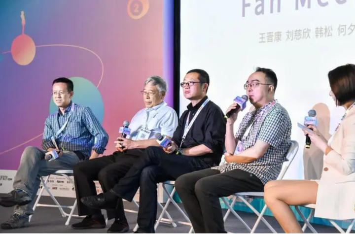 中国科幻“四大天王”，在2019年“另一颗星球”科幻大会上首度聚首，从左至右分别为：韩松、王晋康、刘慈欣和何夕.png