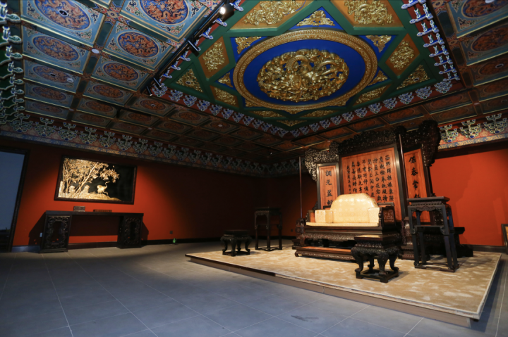 穿上汉服一起来打卡看展大运河紫檀博物馆经由阅木连廊,连通登云桥下