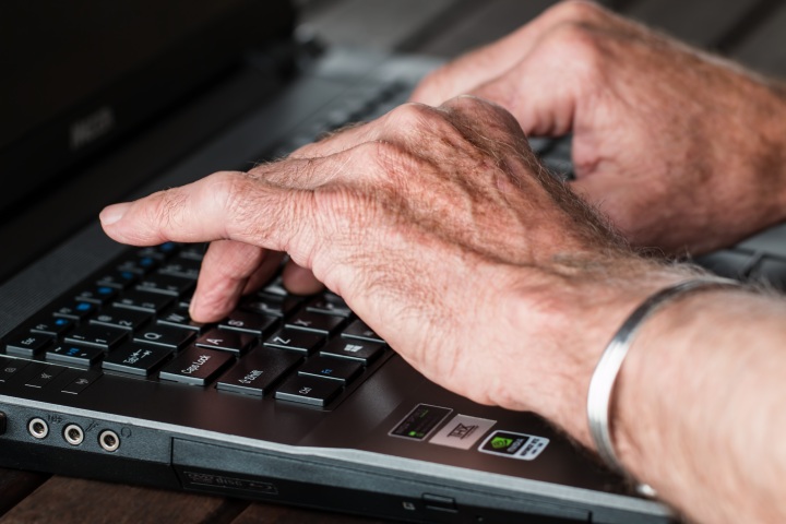 hands-545394.jpg